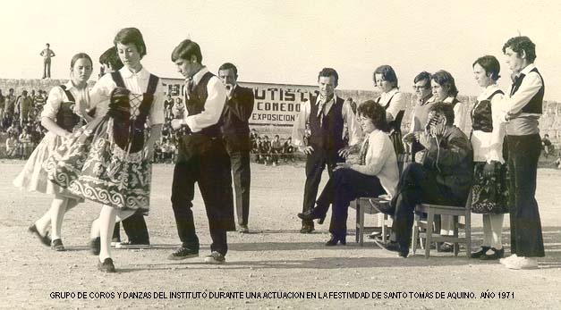 corosdanzas1971.jpg (54982 bytes)